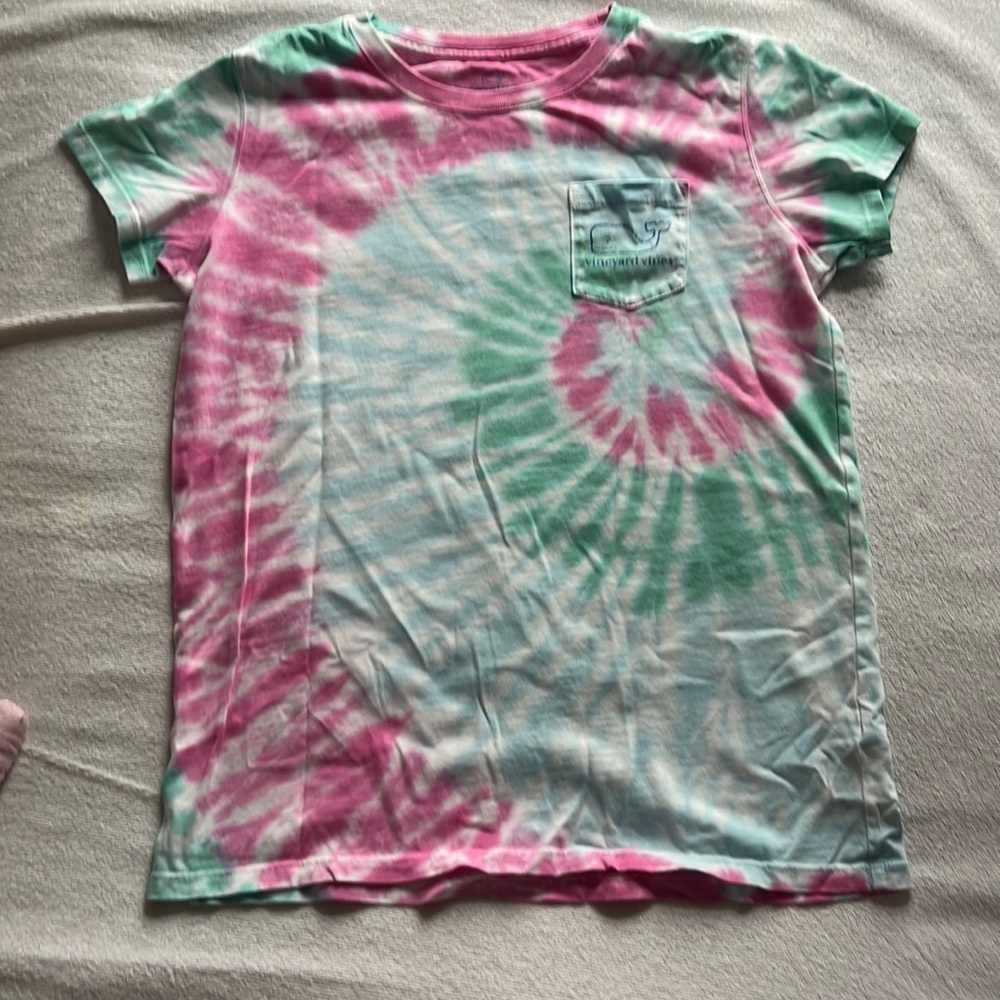 Girls size large, tie-dye, vineyard  vines T-shirt